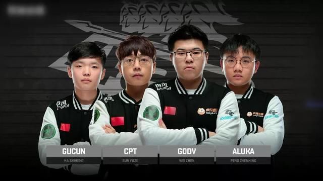 心球员的带 心球员的带